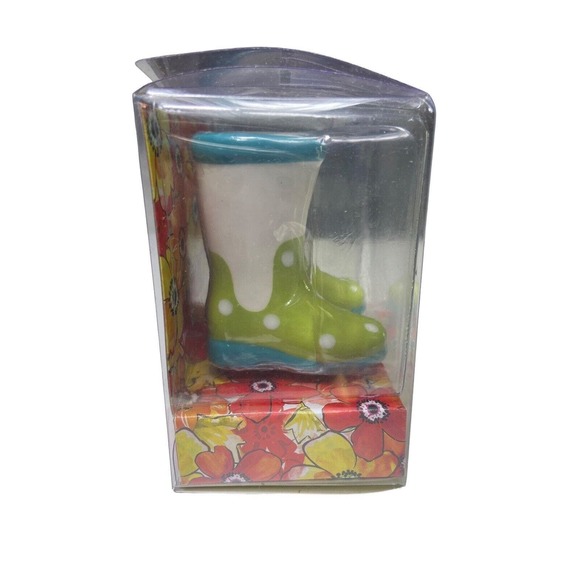 Grasslands Road Winter Boot Green & White w Polka Dot Salt & Pepper Shakers - Picture 4 of 6